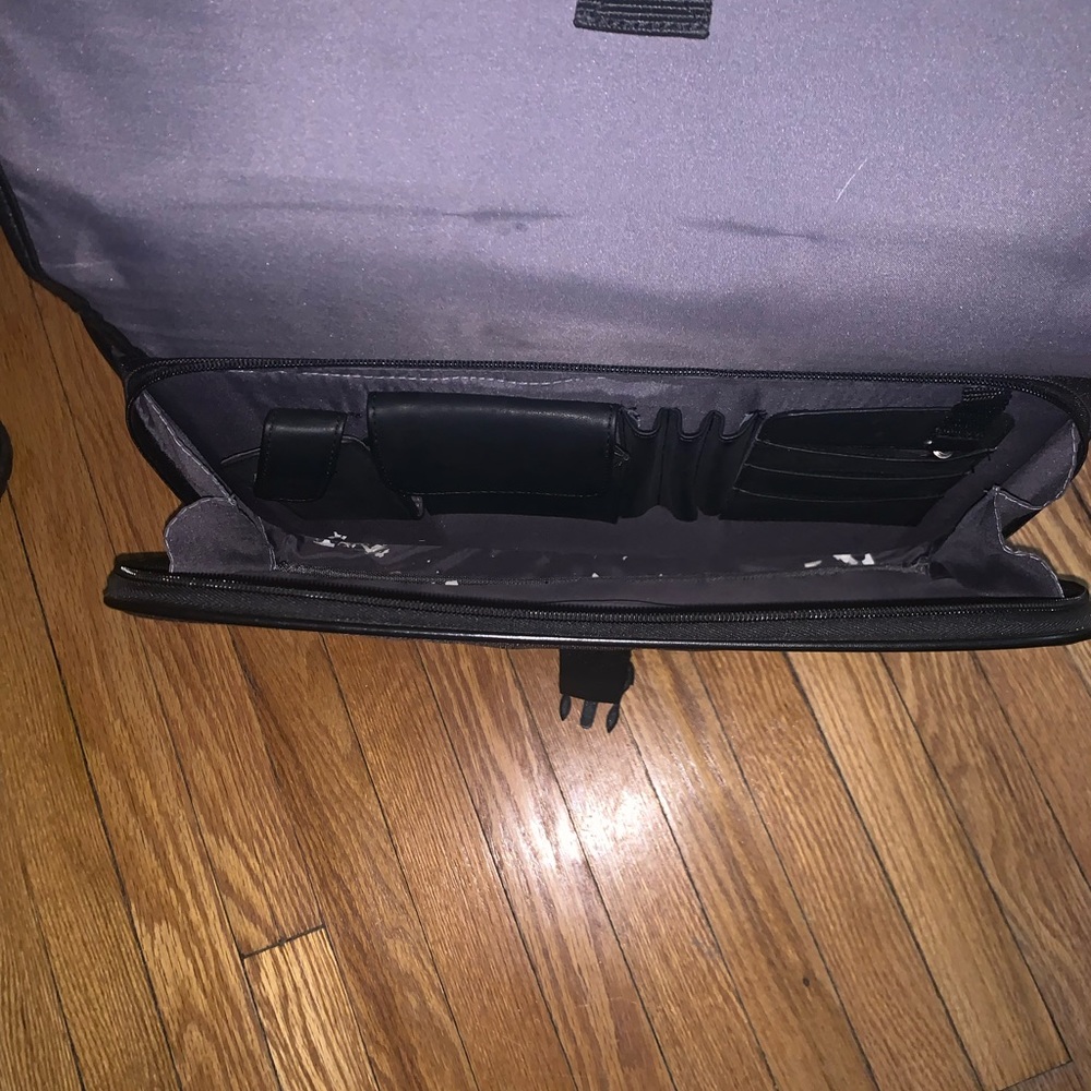Kenneth Cole Computer Bag - Picture 9 of 9
